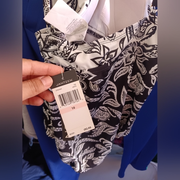 Bathing suit - Picture 2 of 3